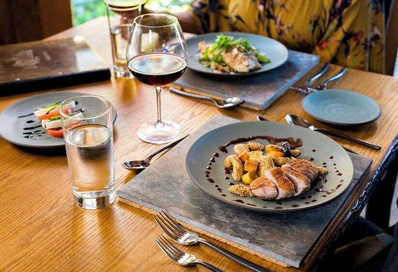 Отель Snowbird Mountain Lodge