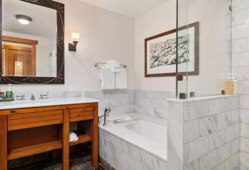 Lomakeskus 319 Lodge At Spruce Peak Ski In Ski In Ski Out King Studio