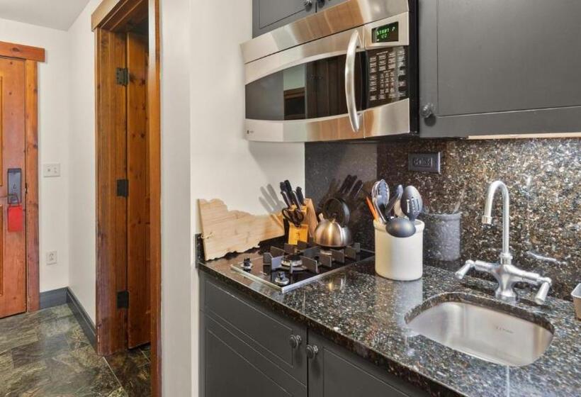 Resort 319 Lodge At Spruce Peak Ski In Ski In Ski Out King Studio