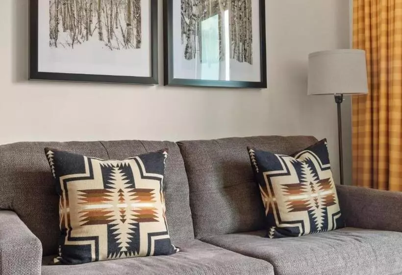 Lomakeskus 319 Lodge At Spruce Peak Ski In Ski In Ski Out King Studio