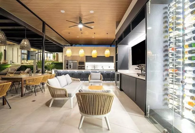 هتل Epic Tamarindo Boutique