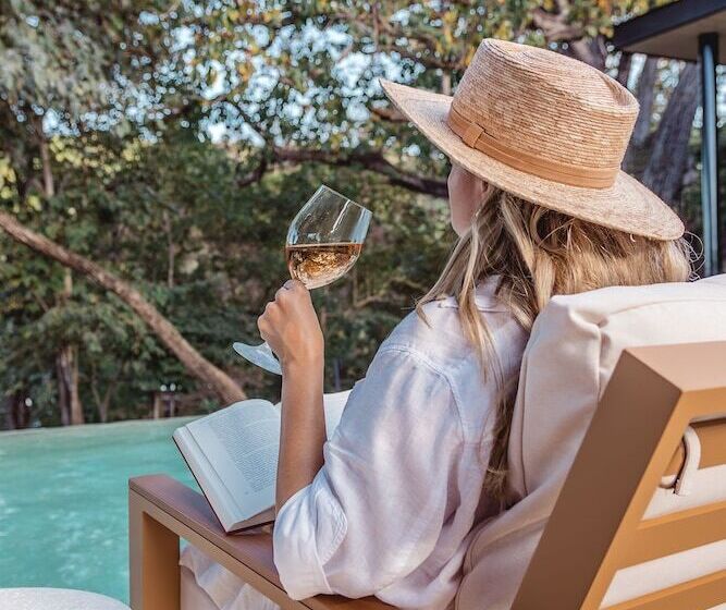 هتل Epic Tamarindo Boutique