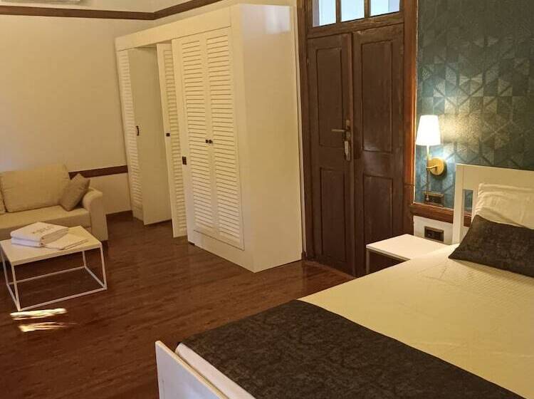 ホテル Kalkan Port