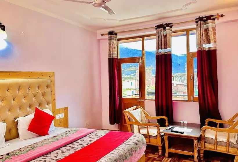 ホテル Manu Vatika Manali