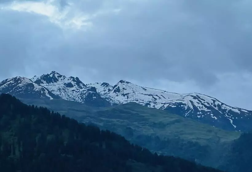 ホテル Manu Vatika Manali