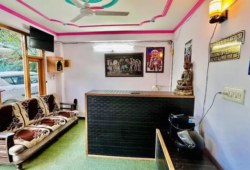 ホテル Manu Vatika Manali