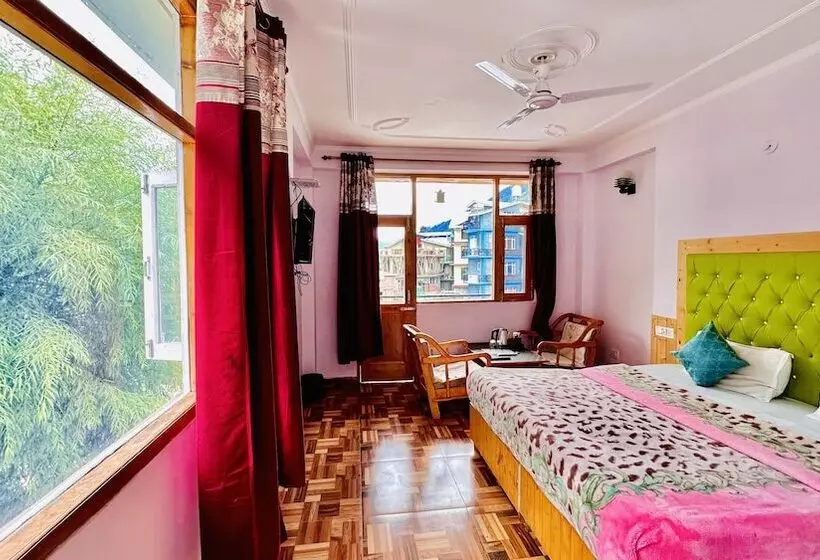 ホテル Manu Vatika Manali