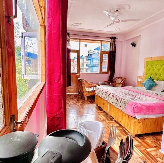 هتل Manu Vatika Manali