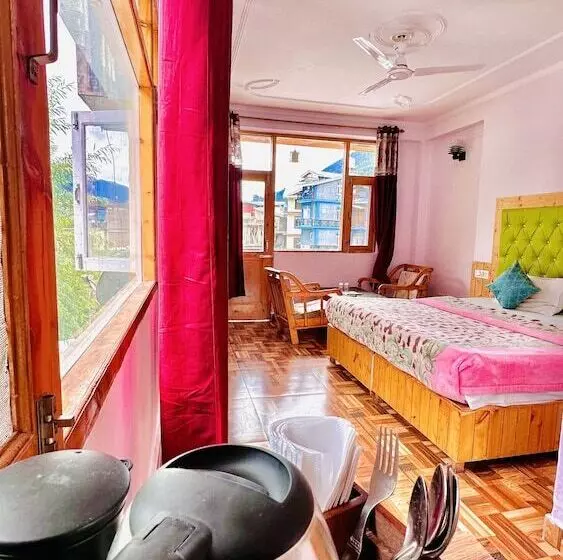 ホテル Manu Vatika Manali