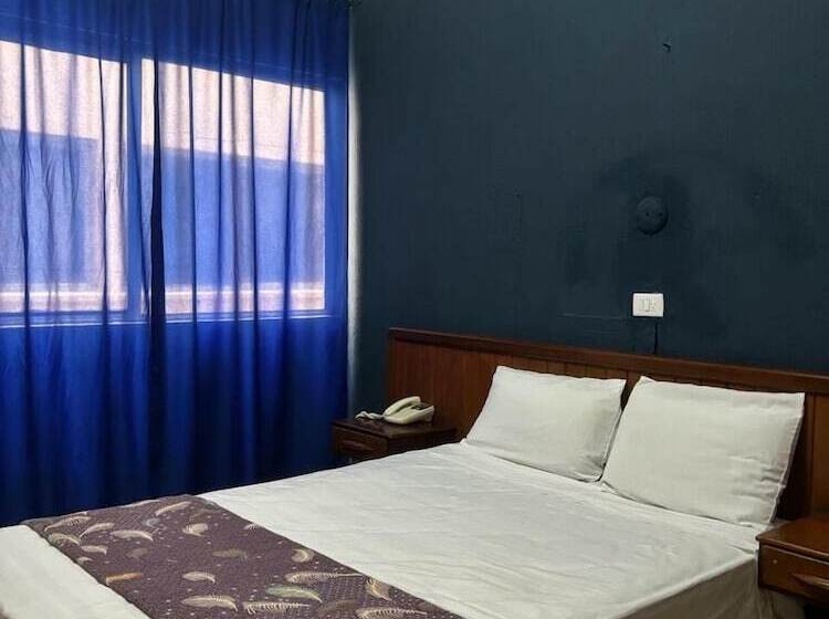 Отель Narváez Classic