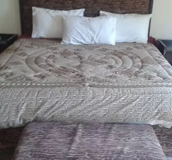 Red Onion Hotel & Restaurant