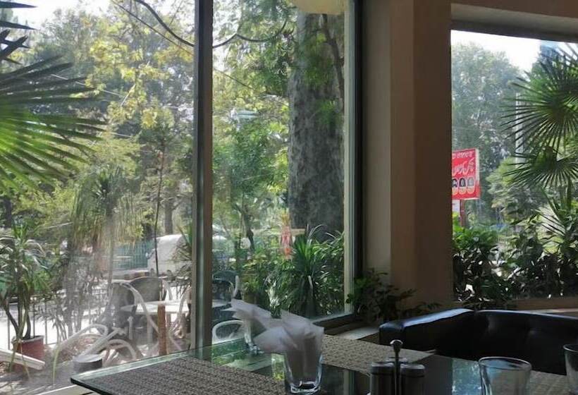 Red Onion Hotel & Restaurant