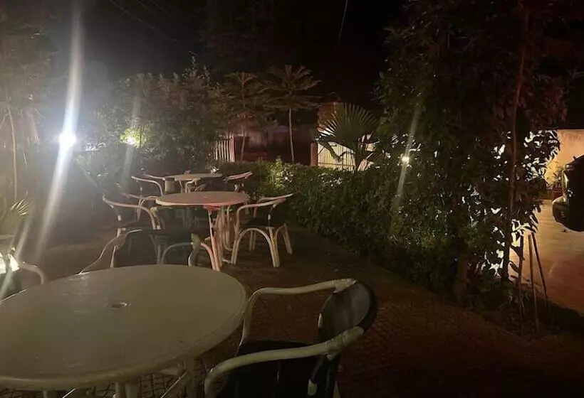 Red Onion Hotel & Restaurant