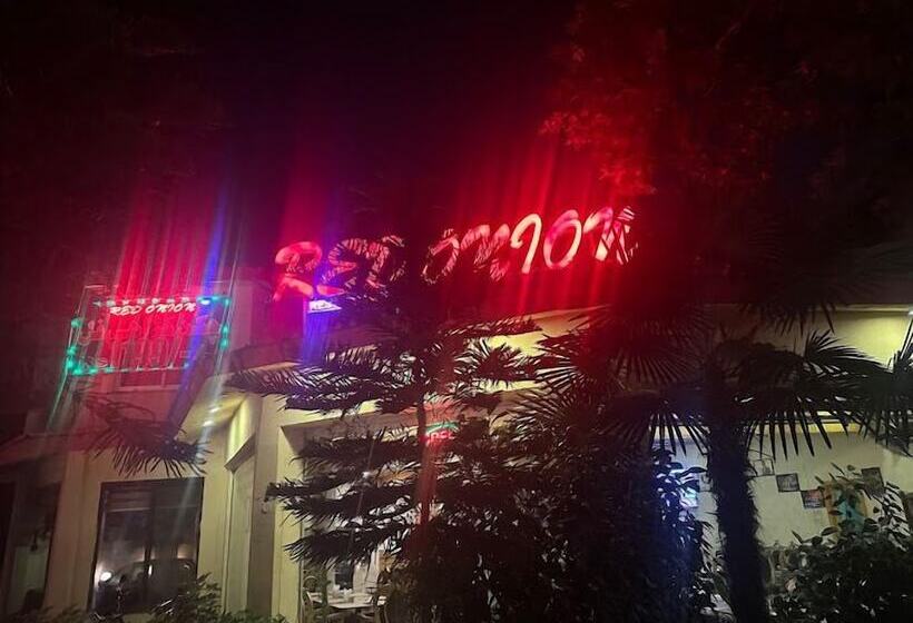 Red Onion Hotel & Restaurant