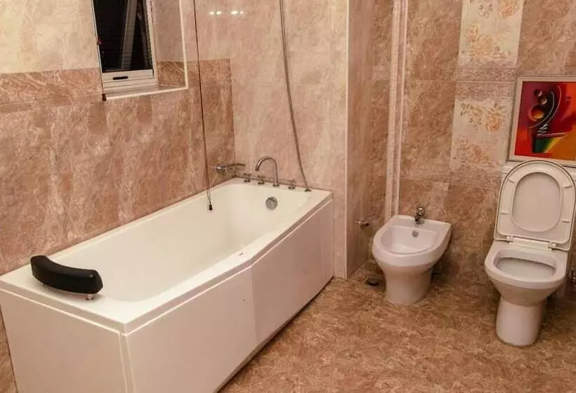 Samsy Hotel And Suites Benin City