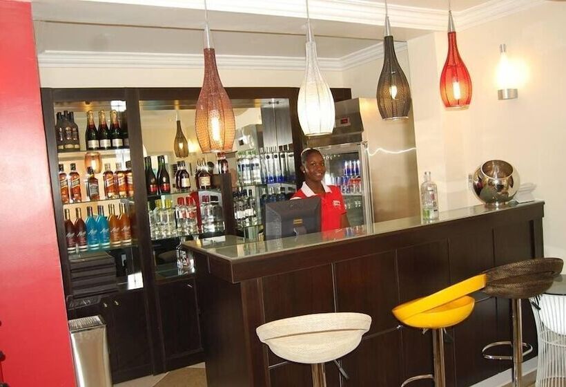 Samsy Hotel And Suites Benin City