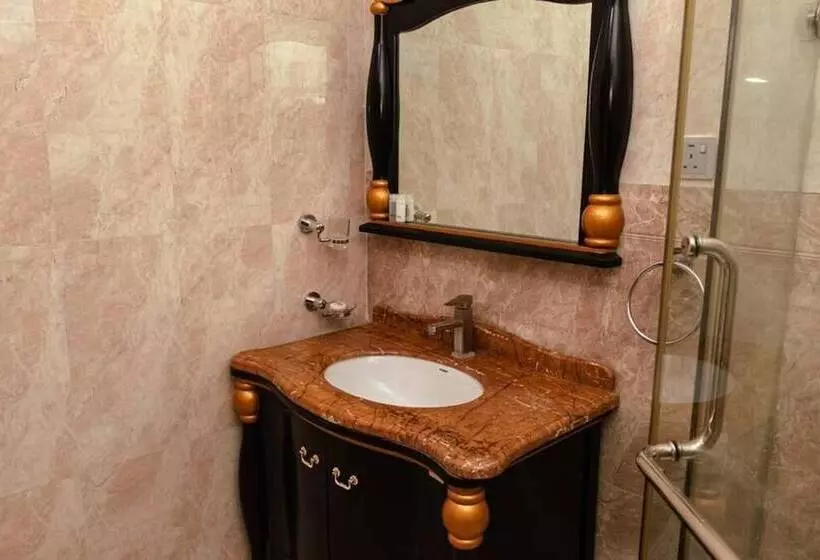 Samsy Hotel And Suites Benin City