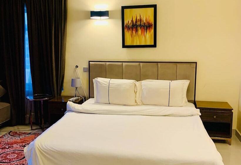 Samsy Hotel And Suites Benin City