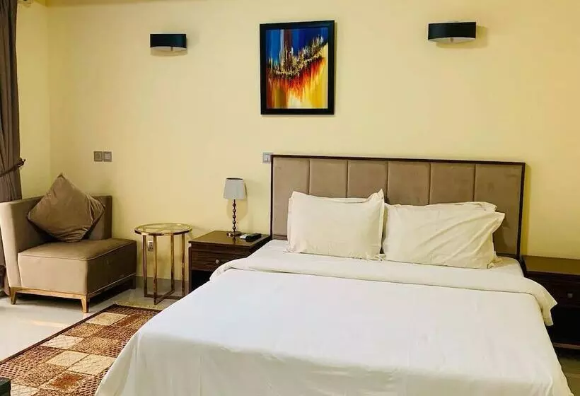 Samsy Hotel And Suites Benin City