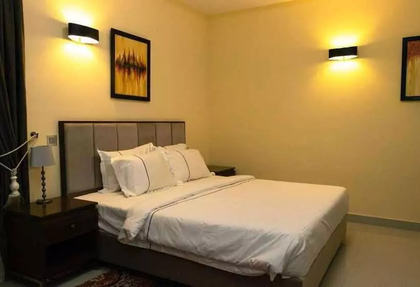 Samsy Hotel And Suites Benin City