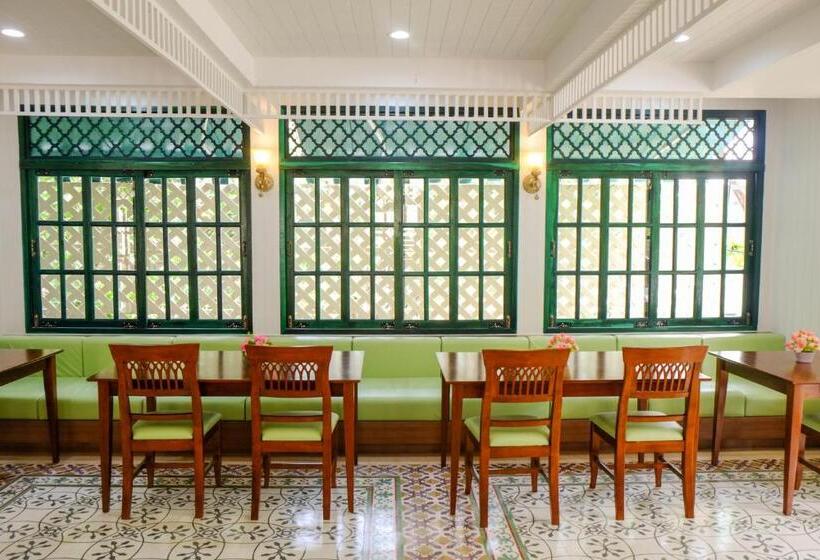 Anchan Laguna Hotel โรงแรมอัญชันลากูน่า