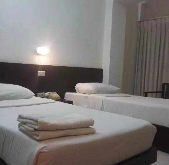 هتل Paradorn Inn