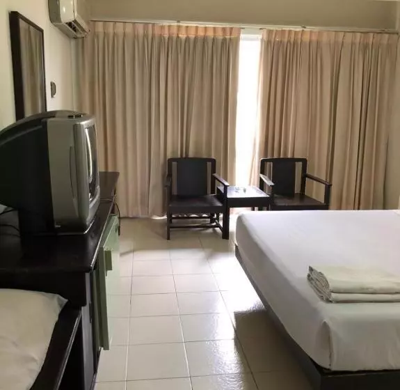 هتل Paradorn Inn