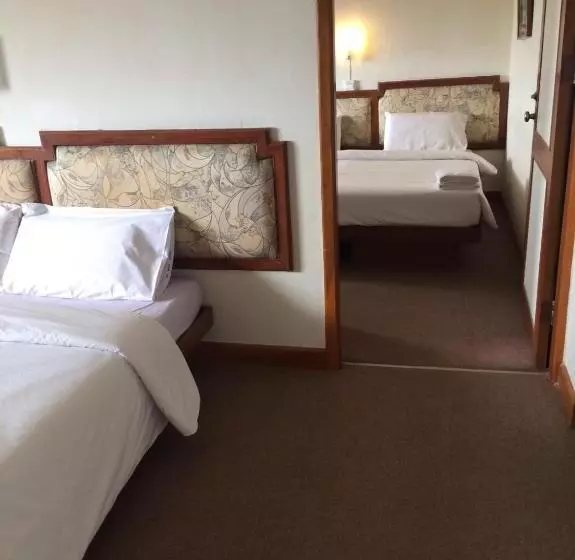 هتل Paradorn Inn