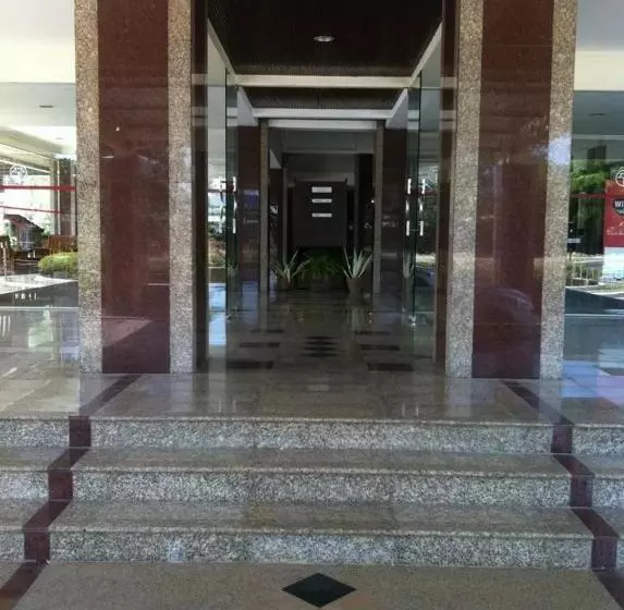 هتل Paradorn Inn