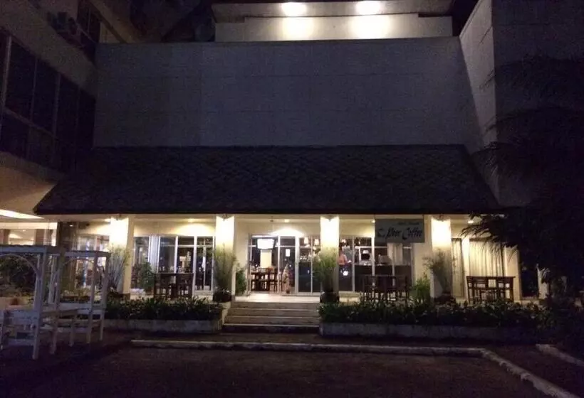 هتل Paradorn Inn