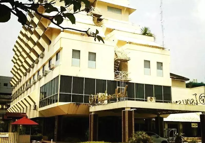 هتل Paradorn Inn