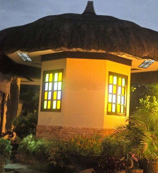 אתר נופש Nine Degrees North Pavilion