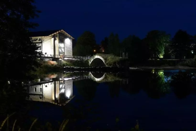هتل Au Moulin Des Ecorces