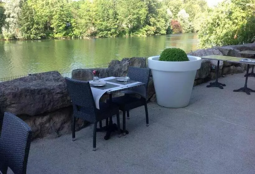 هتل Au Moulin Des Ecorces