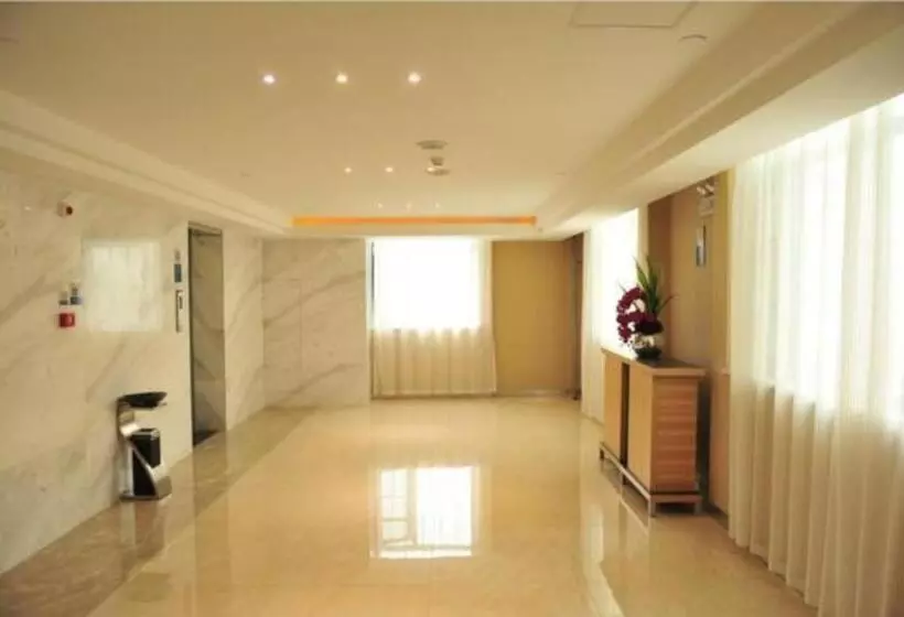 Hotelli City Comfort Inn Zhengzhou Lvcheng Square Metro Station