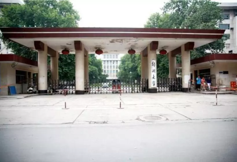 Hotelli City Comfort Inn Zhengzhou Lvcheng Square Metro Station