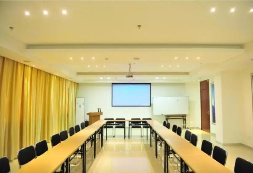Hotelli City Comfort Inn Zhengzhou Lvcheng Square Metro Station
