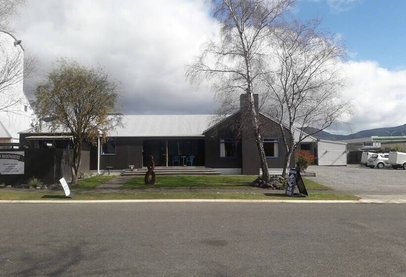 ユースホステル Tongariro River Retreat