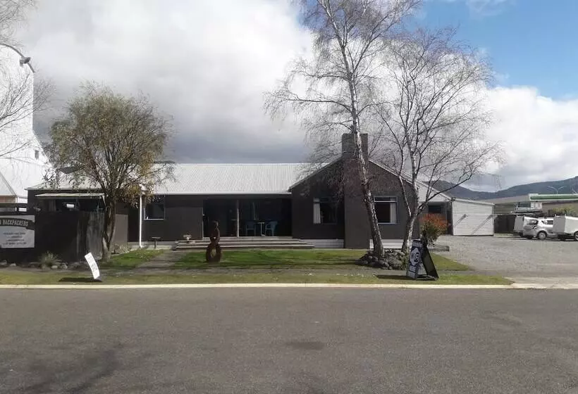 ユースホステル Tongariro River Retreat