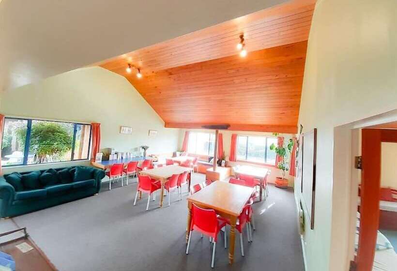 ユースホステル Tongariro River Retreat