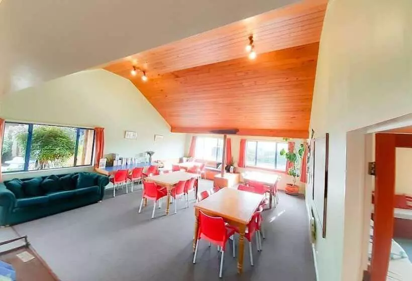 ユースホステル Tongariro River Retreat