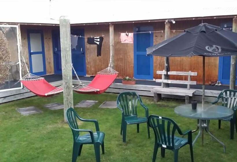 ユースホステル Tongariro River Retreat