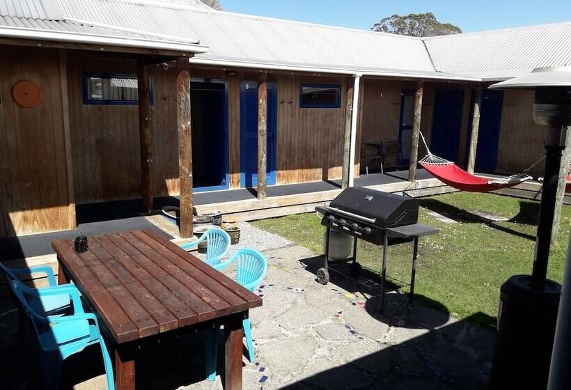 ユースホステル Tongariro River Retreat