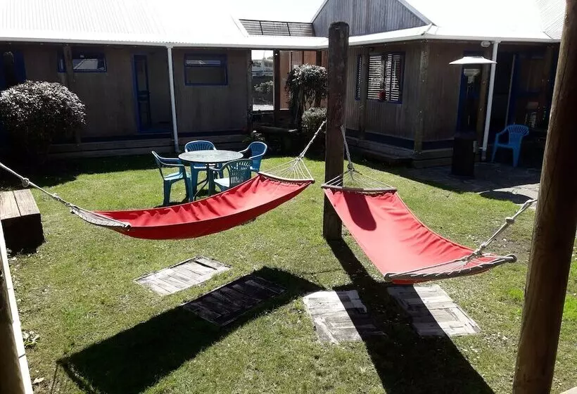 ユースホステル Tongariro River Retreat