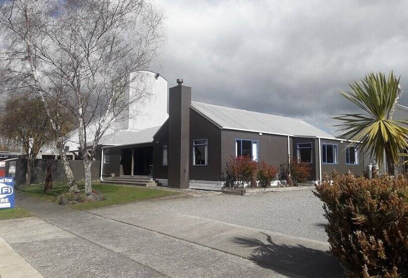 ユースホステル Tongariro River Retreat