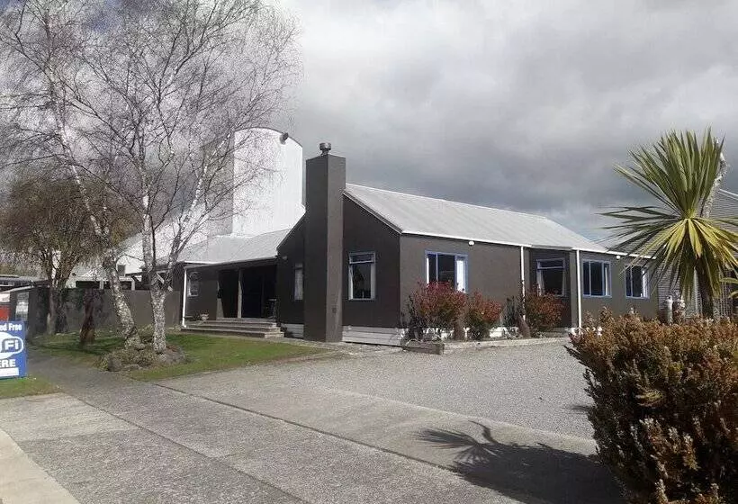 ユースホステル Tongariro River Retreat