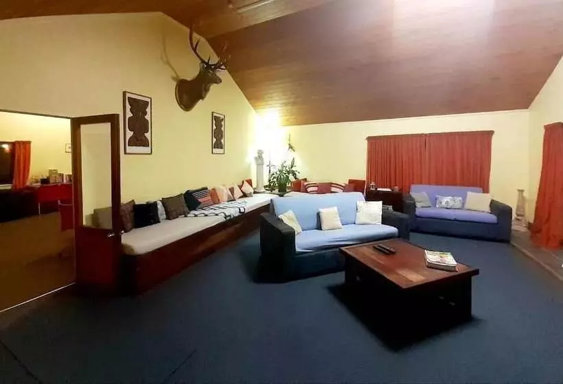 ユースホステル Tongariro River Retreat