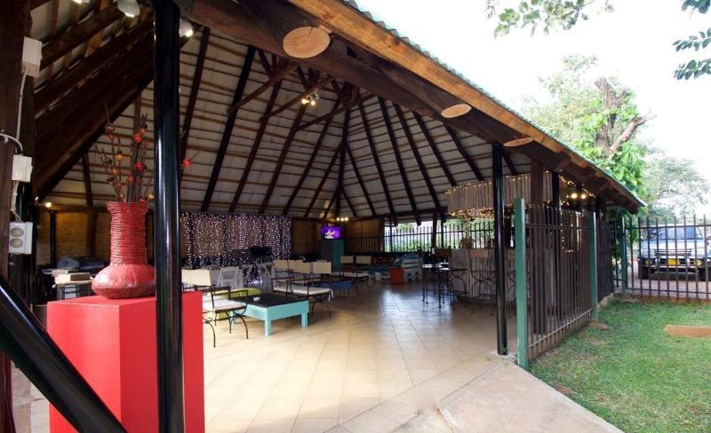 تختخواب و صبحانه Flatdog Lodge