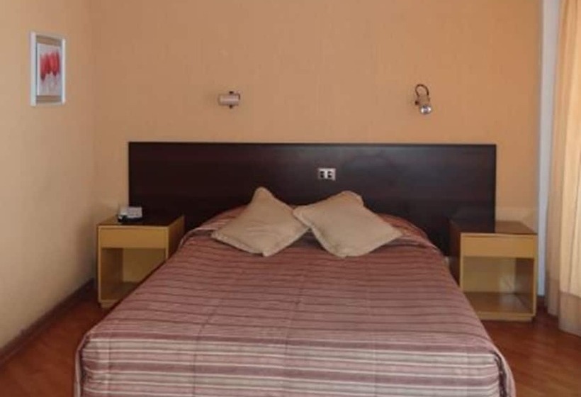 בית מלון כפרי Charlie Inn