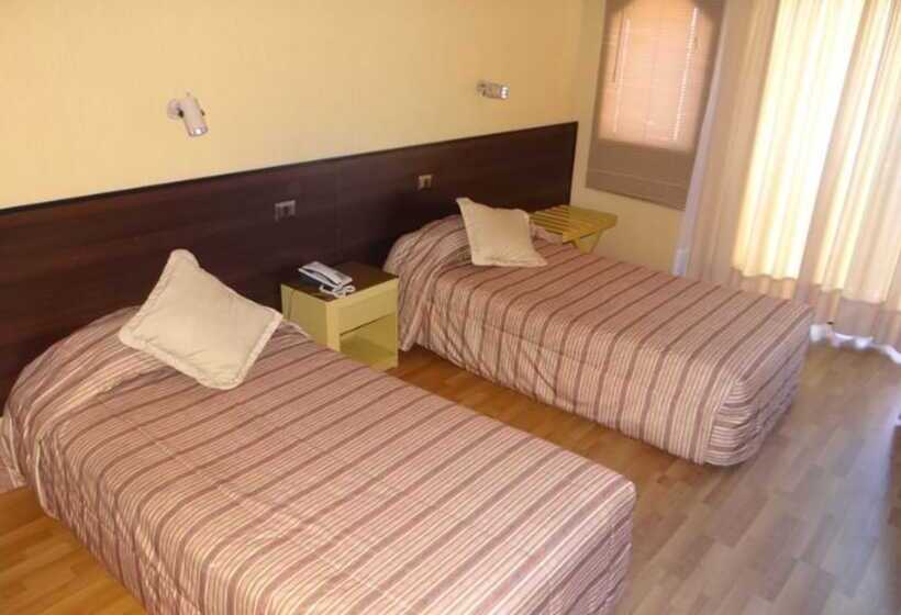 בית מלון כפרי Charlie Inn